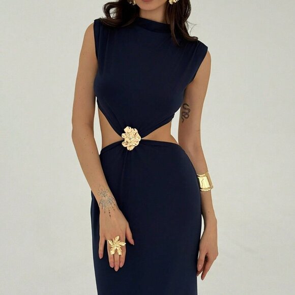 Blue Elegant Women's Metal Decor Hollow-Out Super Long Dress - Picture 2 of 6